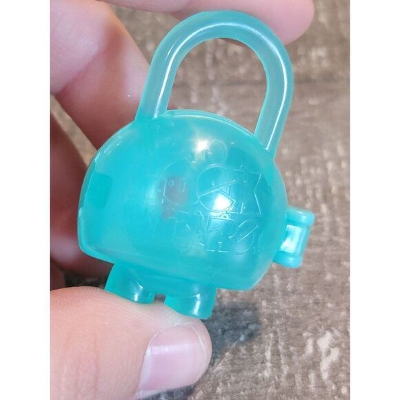 Lock Stars blue monster alien toy figure - Picture 4 of 4